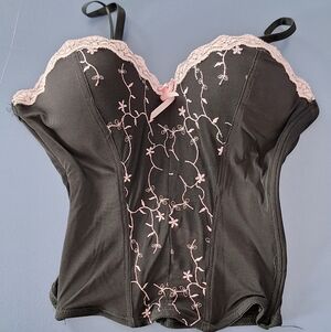NWT Basic Universal Black and Pink Bustier Corset Size 36C Embroidered